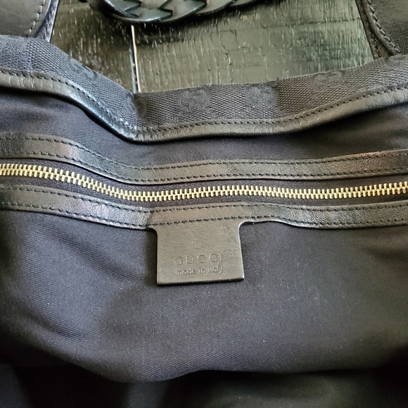 Authentic Gucci Pelham Handbag - Picture 13 of 16